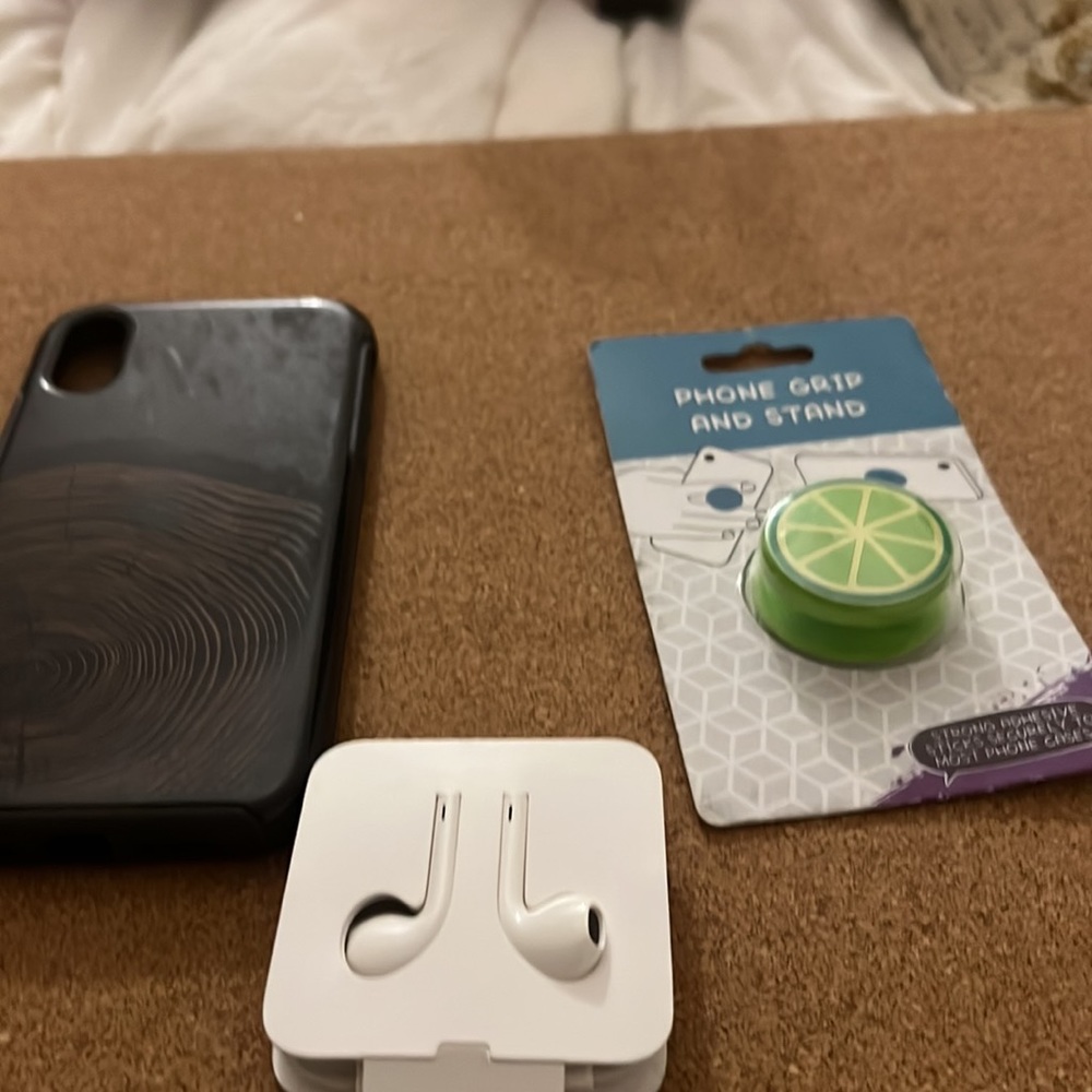 Gently used OTTER BOX iPhone 10XR Black w/ design